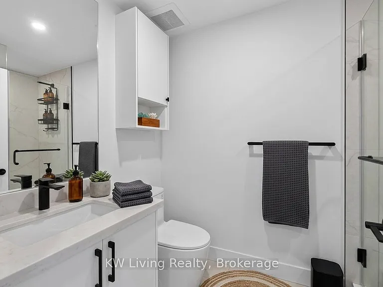 484 Westmount Ave — Photo 4