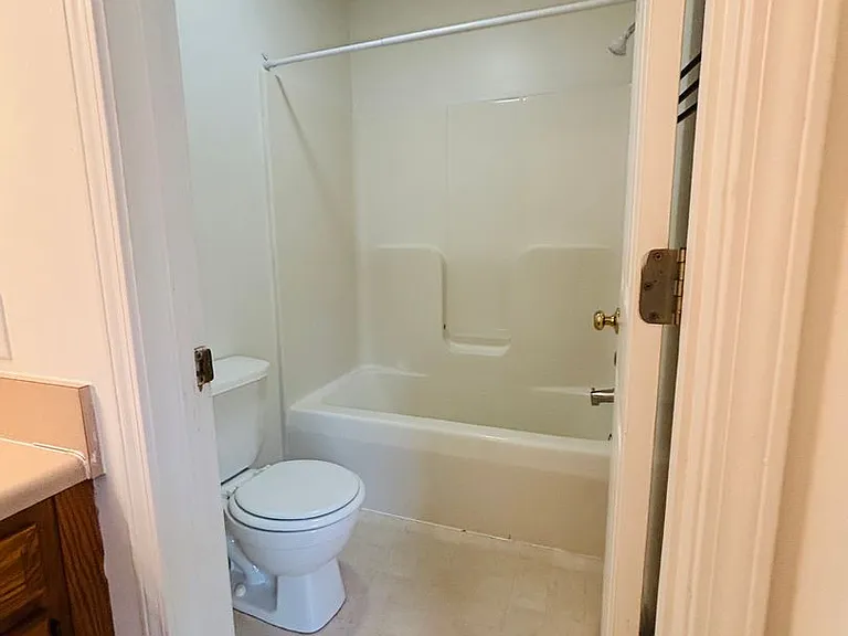 514 Craig St — Photo 10