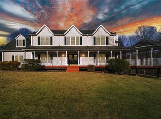 16 Pheasant Run Rd, Putnam Valley, NY 10579