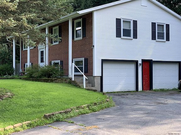 2nd image of 29 Lamplighter Ln