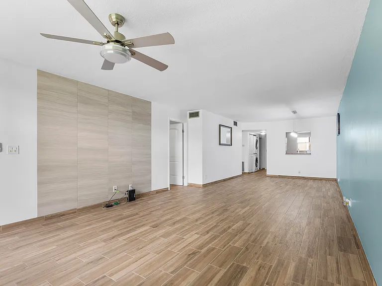 2865 SW 22nd Ave #105 — Photo 8
