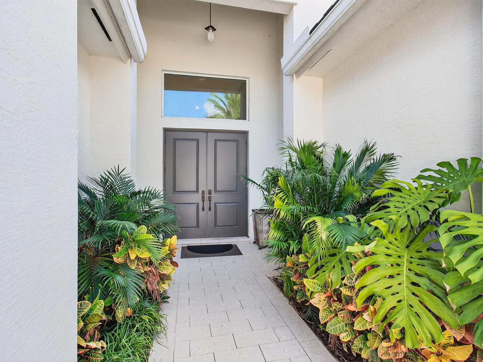 4 bed, 4.5 bath, 3472 sqft, $13,000 — Photo 3