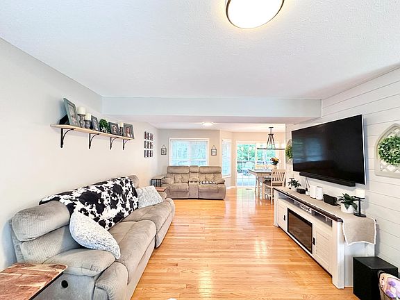 5th image of 501 Brandon Dr