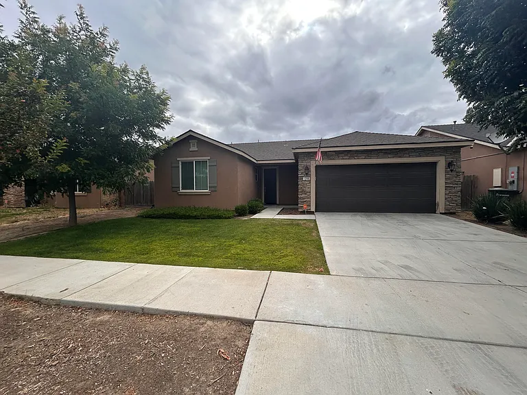 1296 Sparrow Dr — Photo 1
