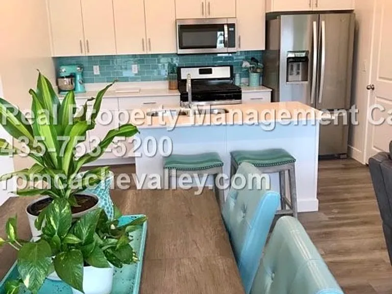 163 E 550 N #A301 — Photo 10