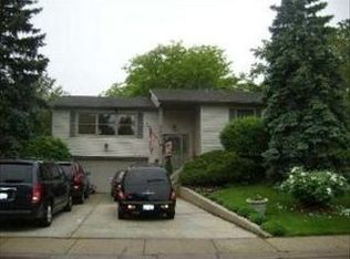 355 Red Bridge Rd, Lake Zurich, IL 60047