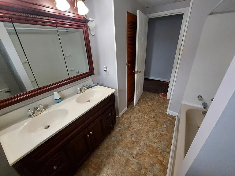 111 E Railroad St — Photo 6