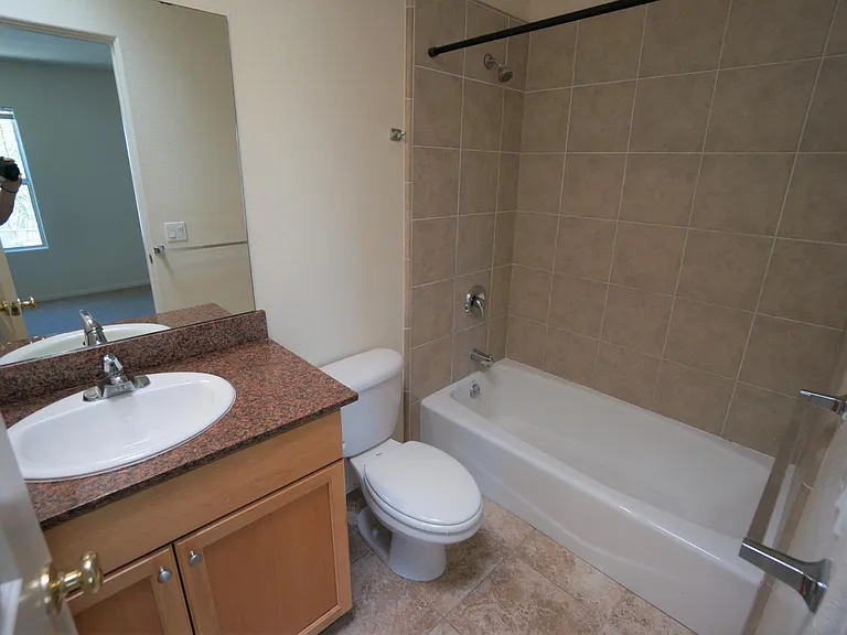 1044 Grand Ave — Photo 6