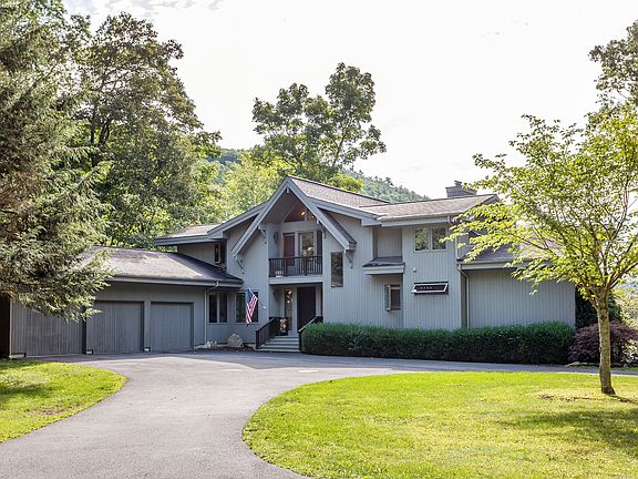 10 Cedar Point Drive