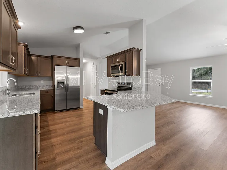 9461 N Sandree Dr — Photo 5