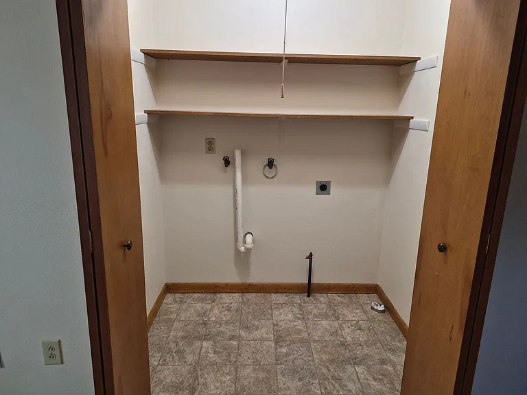 1150 Louisiana Ave — Photo 3