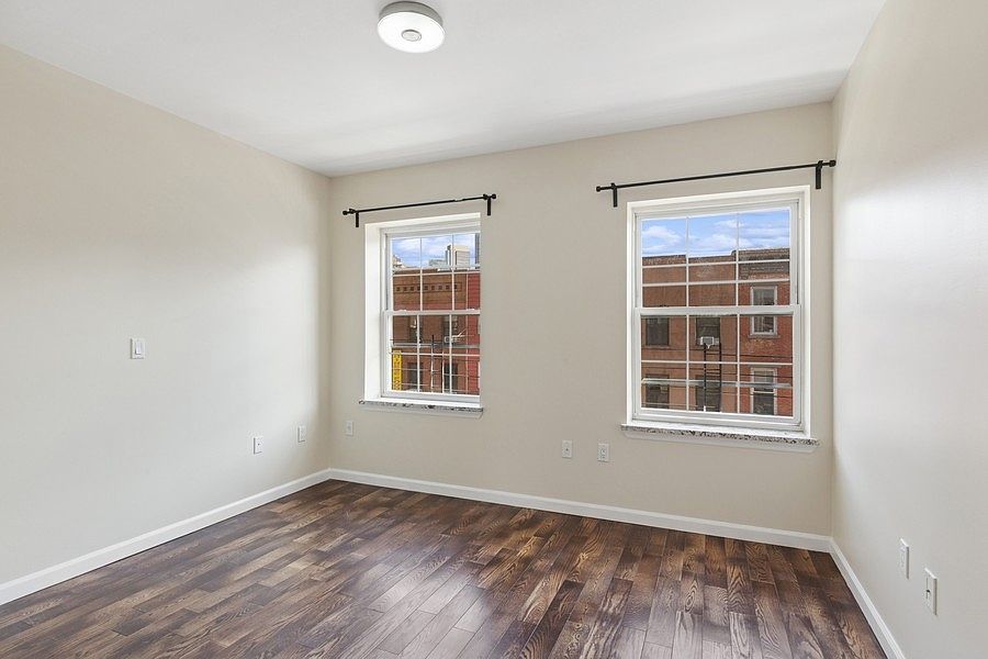 2nd image of 122 Smith St #3