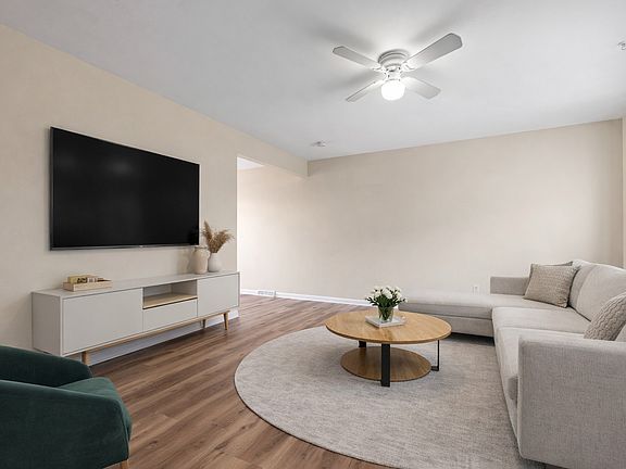 5th image of 1358 Monomoy St APT A