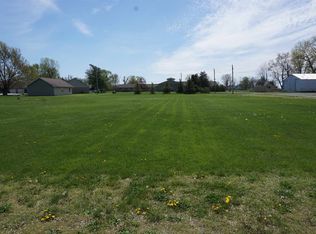 207 W South St, Wolcott, IN 47995
