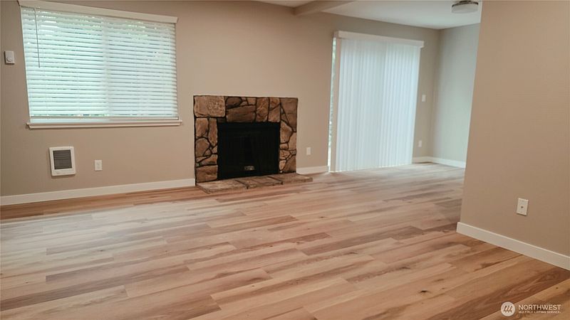 4th image of 903 31st Street NE