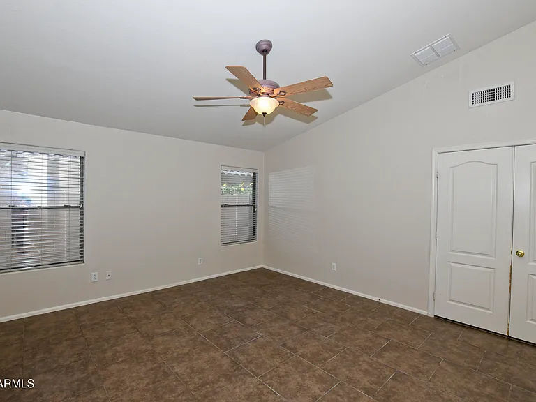 10221 W Daley Ln — Photo 6