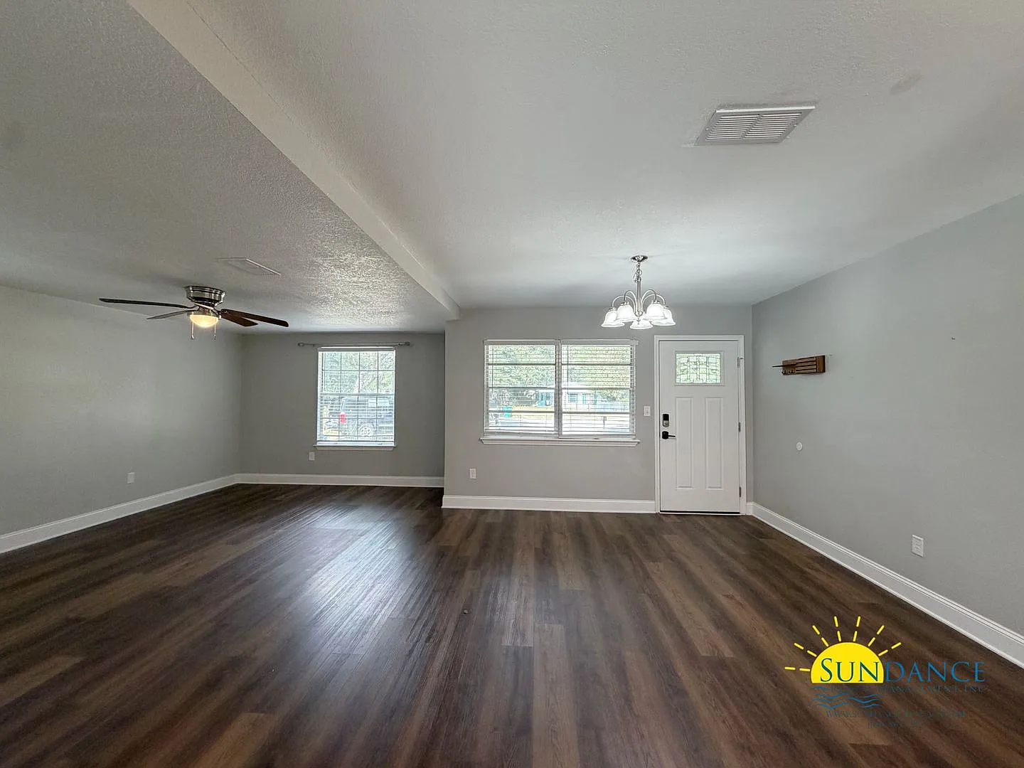 Stunning 4BR Home with In-Ground Pool in Fort Walton Beach! — Photo 4