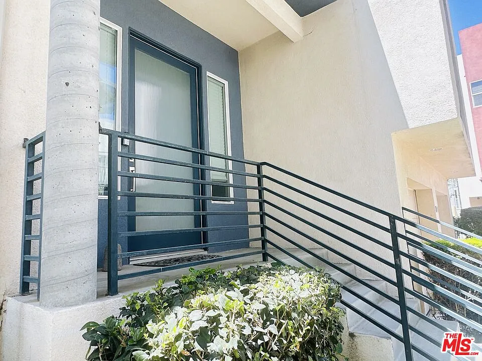 4 bed, 3.0 bath, 2444 sqft, $8,975 — Photo 3