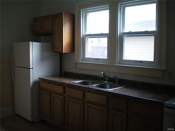 5th image of 404 S Massey St