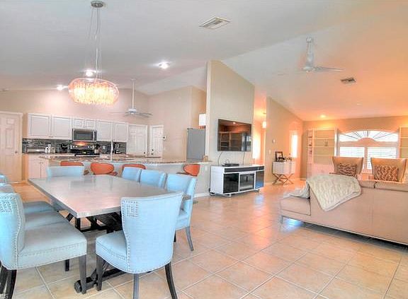 4th image of 4409 Agualinda Blvd