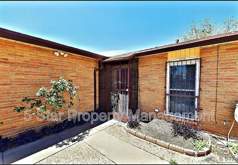 10117 Mercedes St — Photo 4