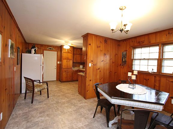 3rd image of 224 Carolyn Dr