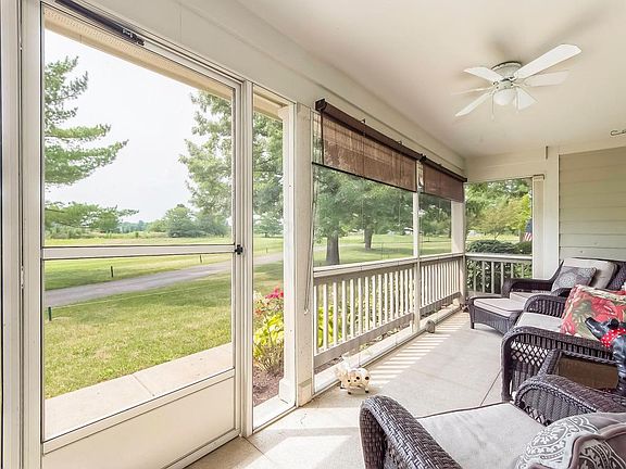 2nd image of 33 Glen Mawr Cir
