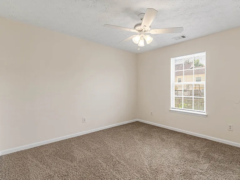 310 Sarasota Ln — Photo 33