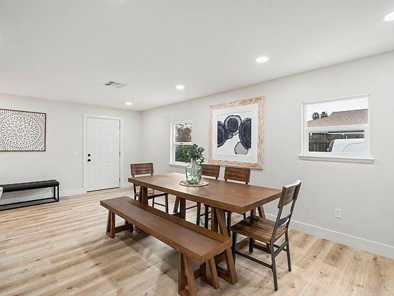 2nd image of 401 Curran Ave