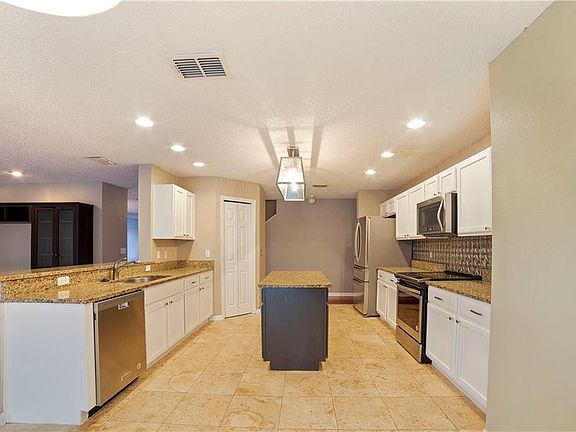 4th image of 1043 Horseshoe Falls Dr