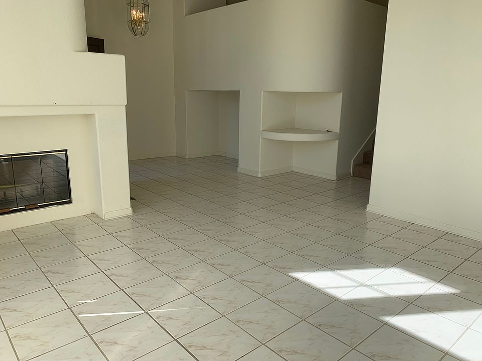 1st image of 524 Mill River Ln