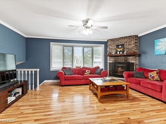 2nd image of 16326 Parliament Ave