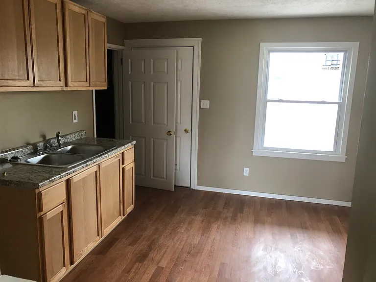 2342 Beech Ave — Photo 2