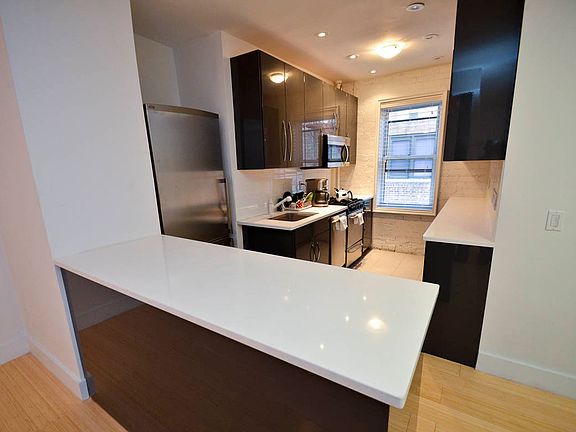 5th image of 300 W 53rd St APT 6L