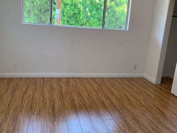 3rd image of 2121 Ocean Park Blvd APT 4