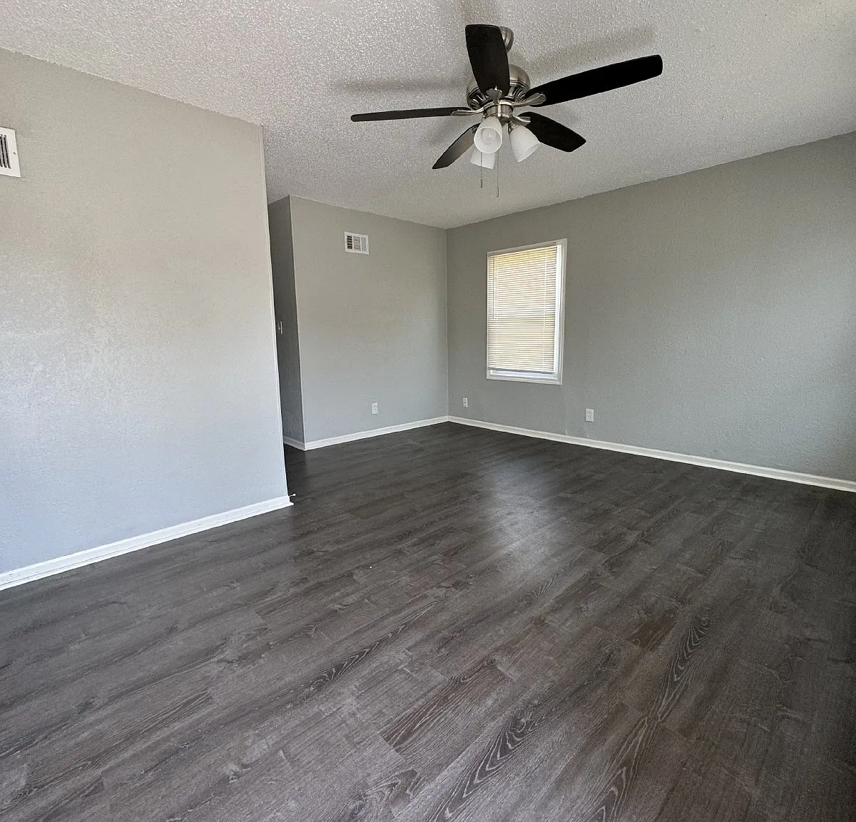 2 bed, 1.0 bath, 900 sqft, $850 — Photo 4