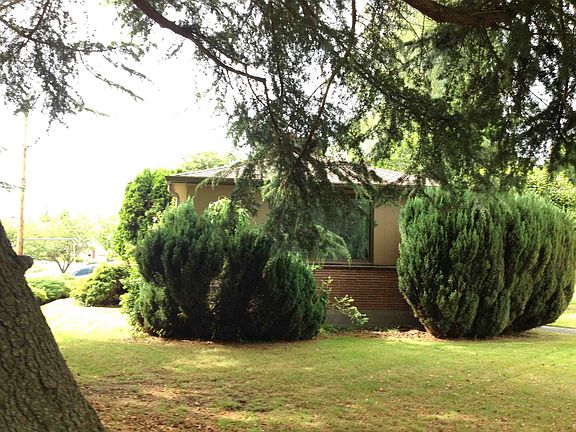 2nd image of 2305 NE 81st Pl