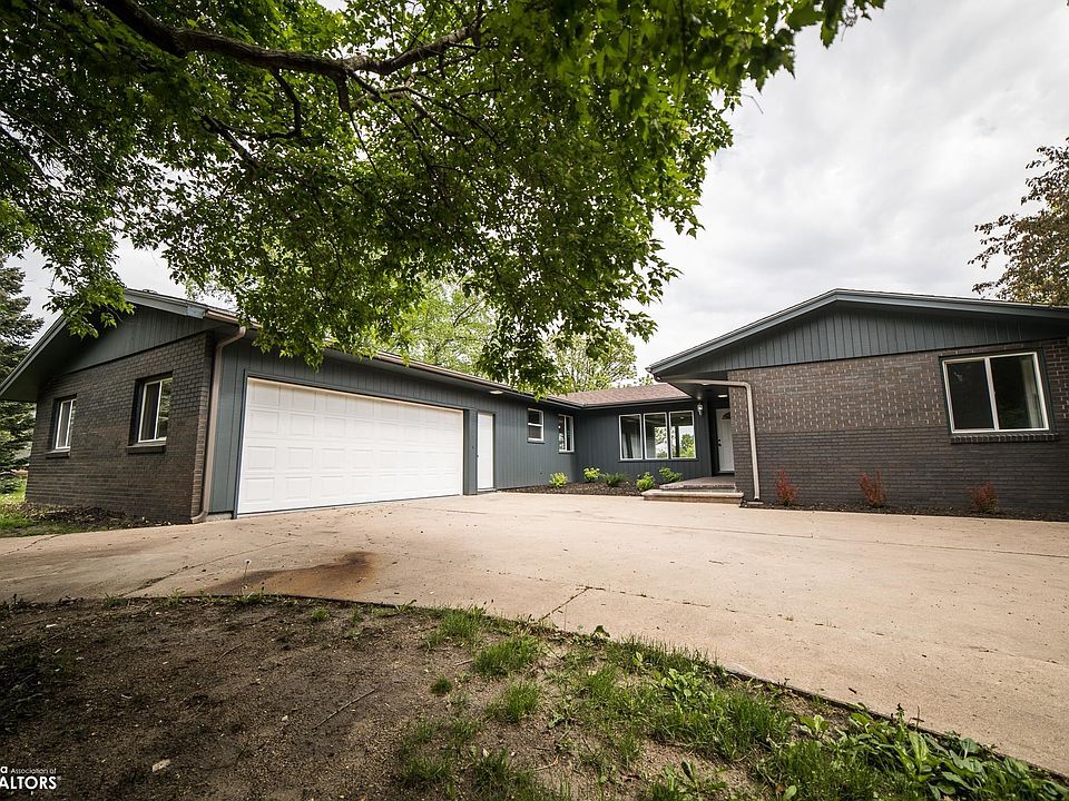 1st image of 500 Riverview Dr