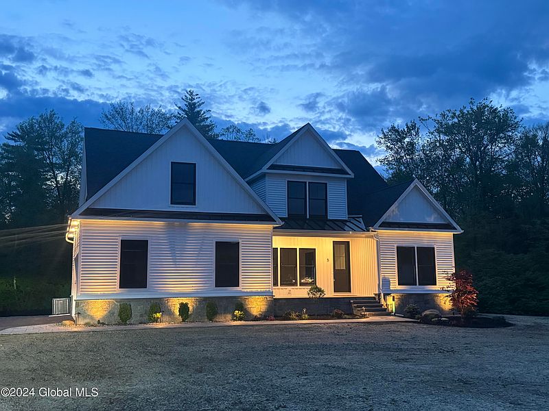3rd image of 5 Arlington Circle