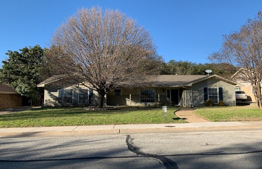 1st image of 2707 N Surrey Dr