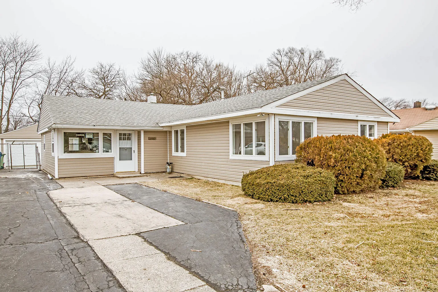 10014 Harnew Rd W photo 1