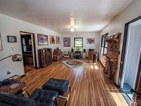 4th image of 206 W Dayton Avenue