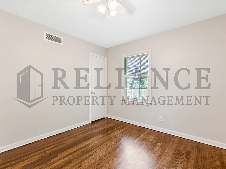 1555 N Northeast Pkwy — Photo 23