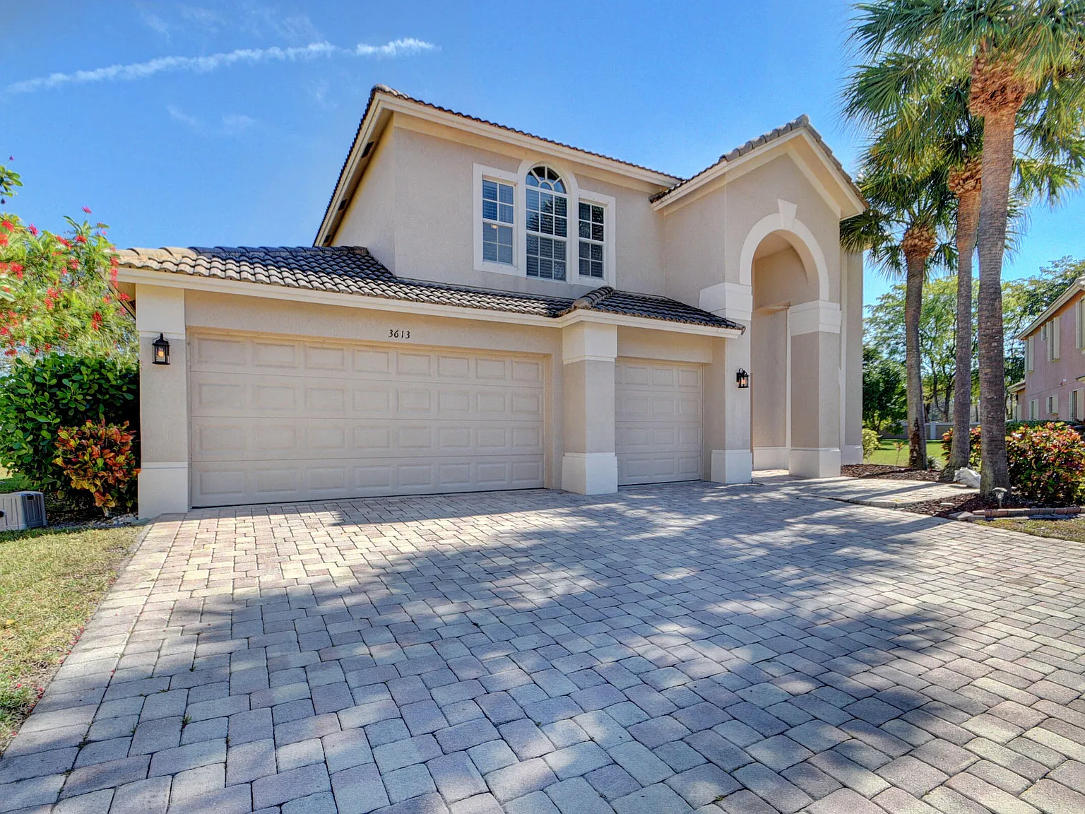 4 bed, 2.5 bath, 2466 sqft, $5,250 — Photo 2