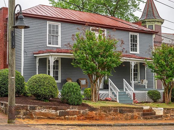 2nd image of 218 Cabell St