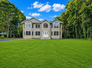 171 Elm Dr, Bay Shore, NY 11706