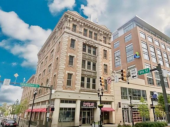 5th image of 739 W Hamilton St #302