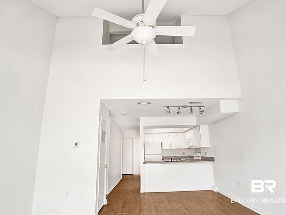 5th image of 6 Yacht Club Dr APT 109