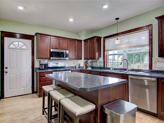 2nd image of 715 Fall Street