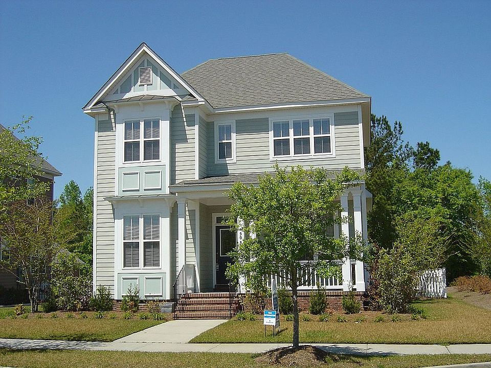 Victorian Home in Quiet Neighborhood